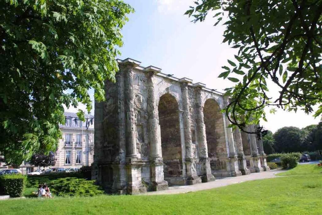 Apppartement Des Sacres De Reims Appartement Buitenkant foto